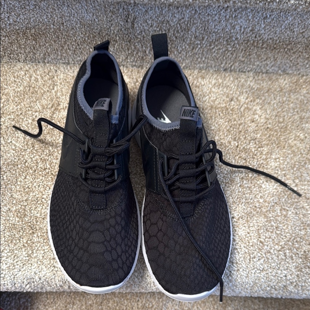 Nike Black Textured Running Shoes
